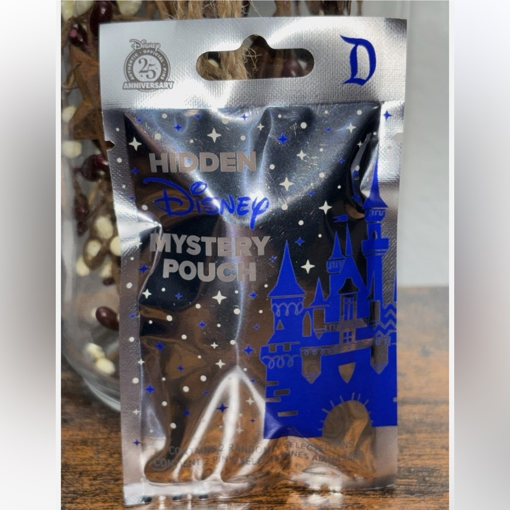 Disneyland 2025 Hidden Mickey Mystery Pack - Snow White 25 Years Pin - Picture 3 of 4